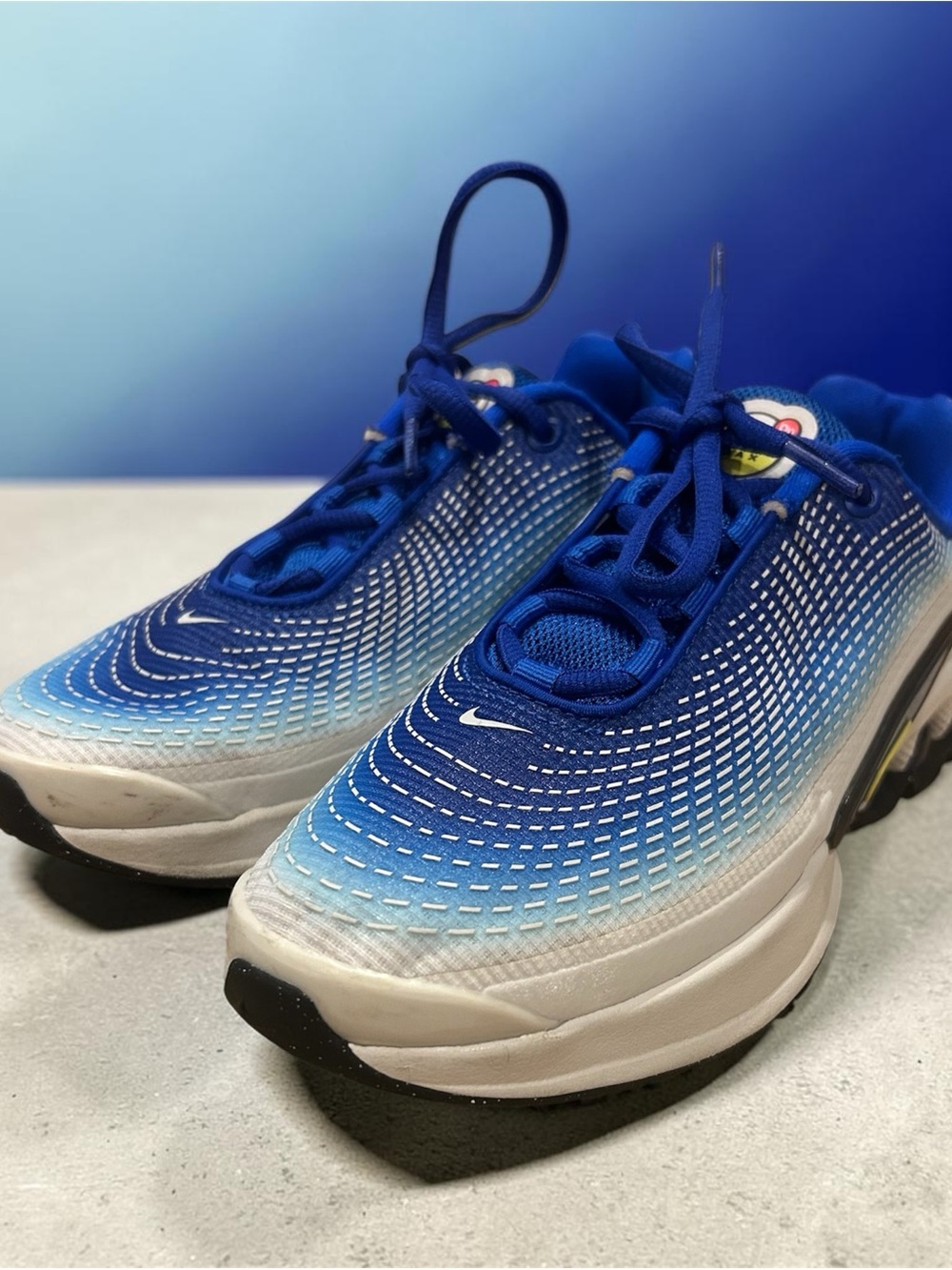 Nike Kids/big boys Blue-to-White Gradient Sneaker